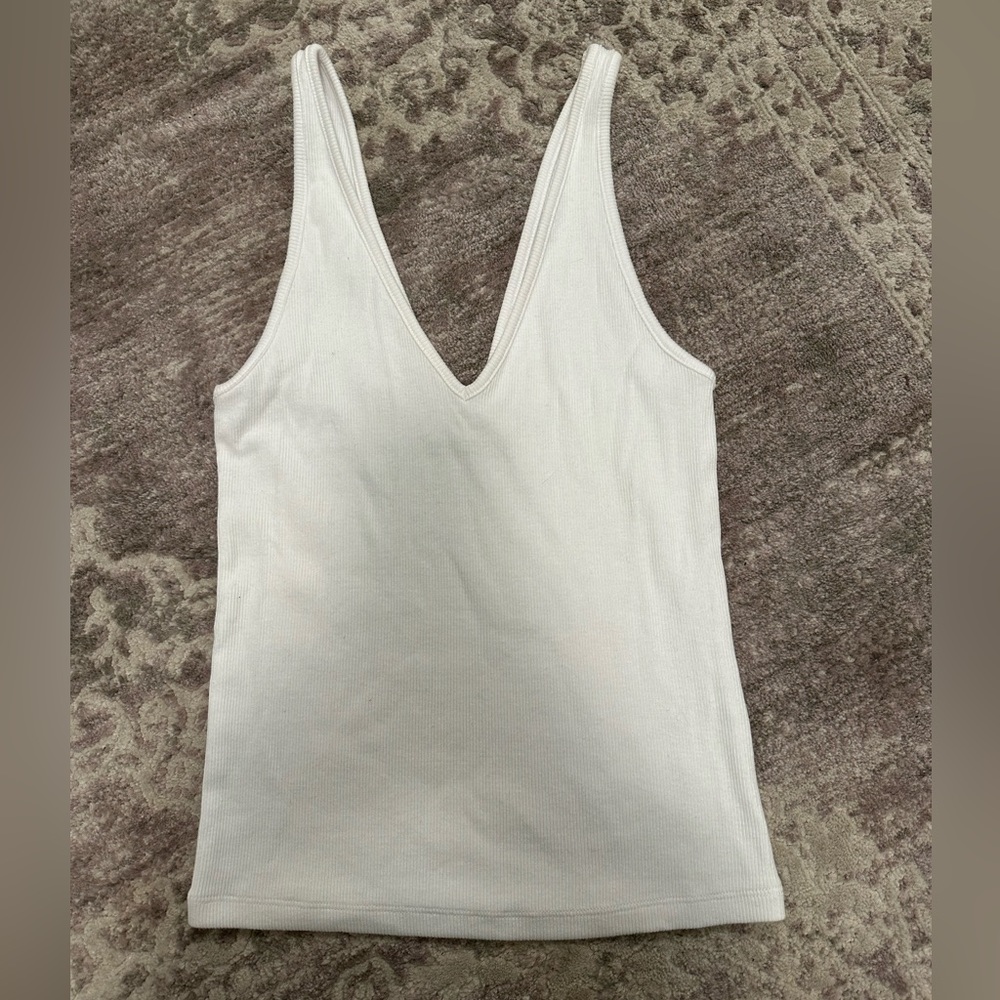 Ribbed v neck tank. Never worn.